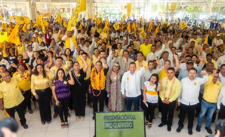 Muestra músculo el PRD Guerrero; reúne a miles en Chilpancingo para su presentación oficial