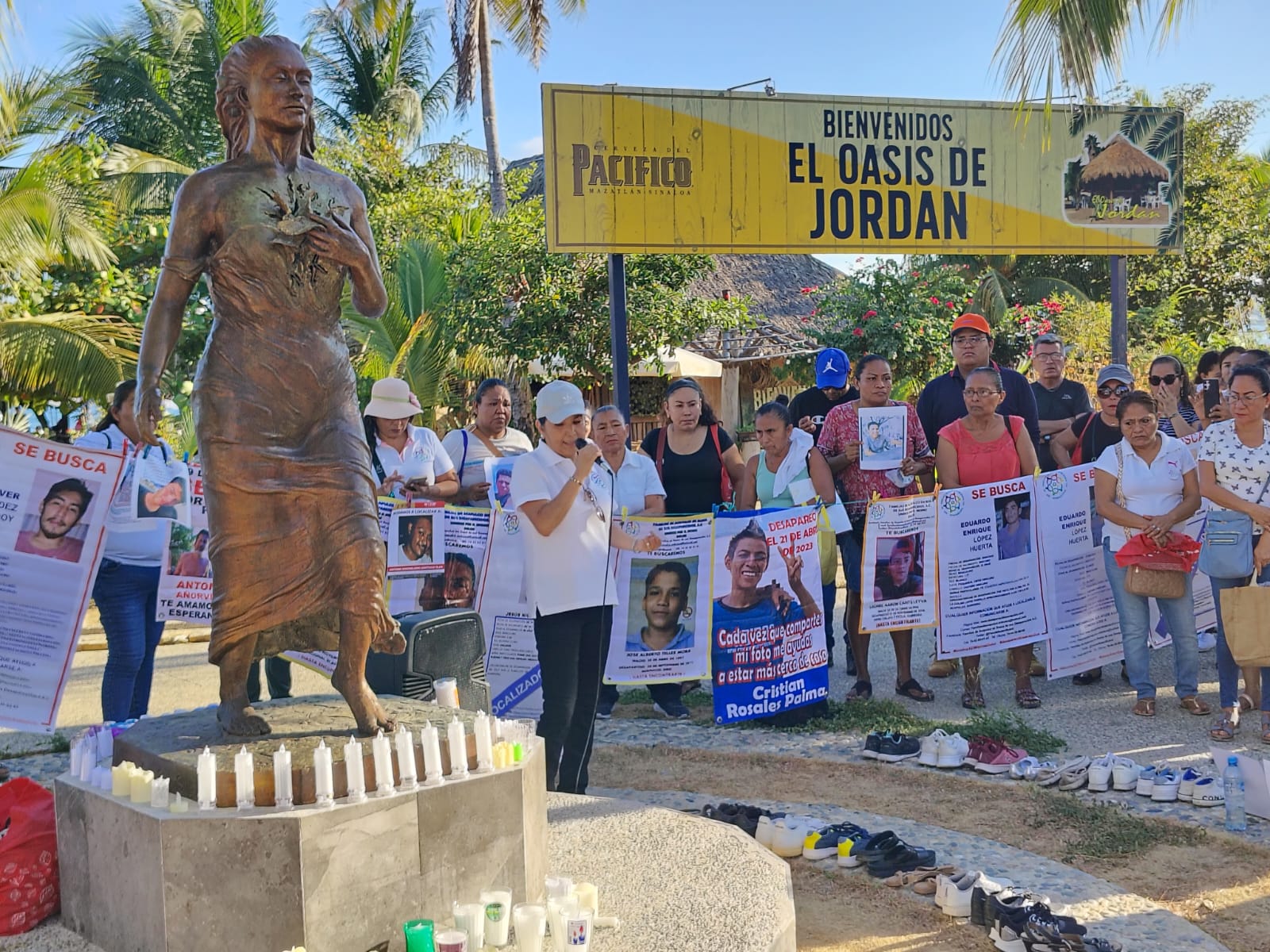 Teuchitlán: colectivas de búsqueda de personas desaparecidas en Acapulco se unen al luto nacional